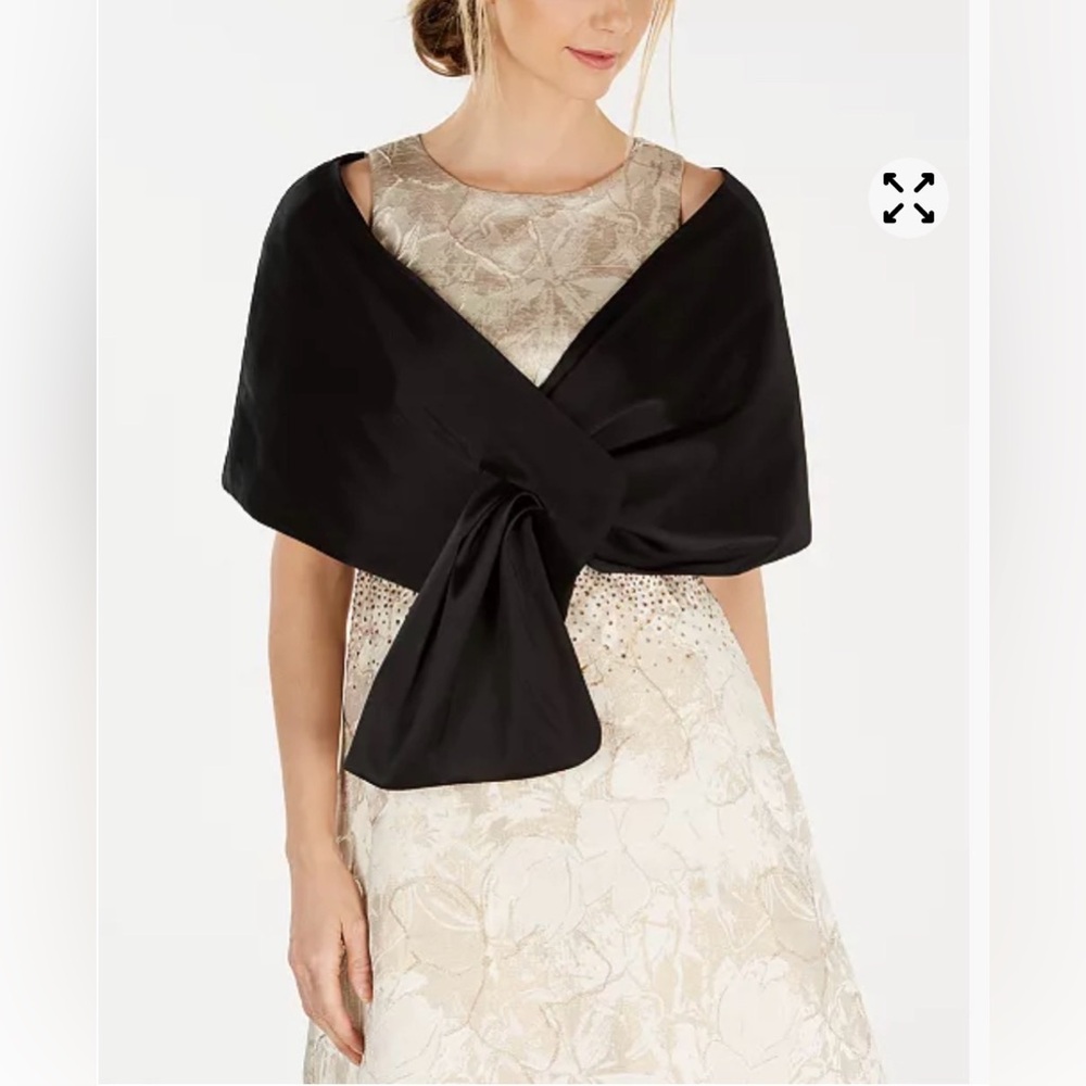 Calvin Klein Pull-Through Shawl | Black | Small